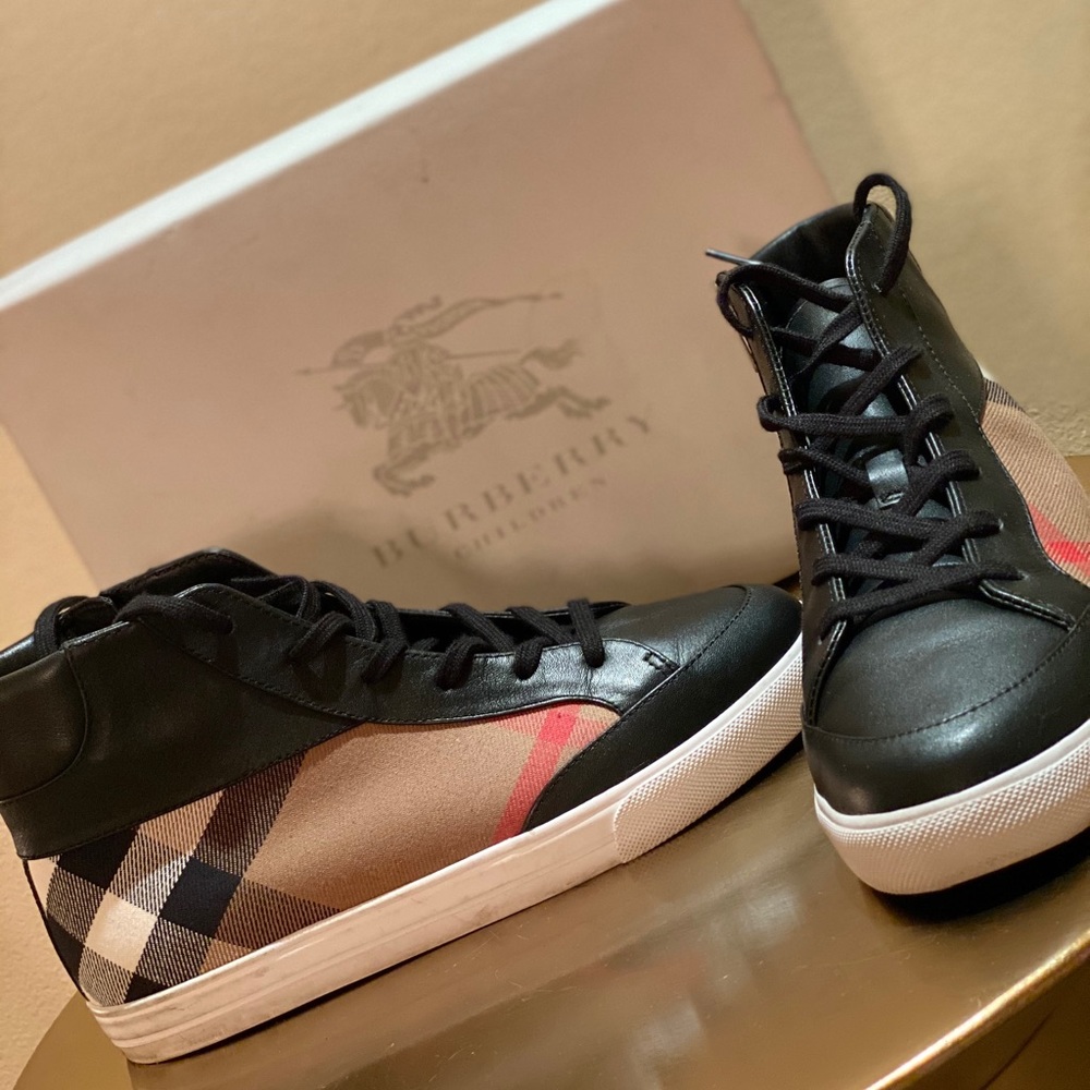 Burrbery kids shoes